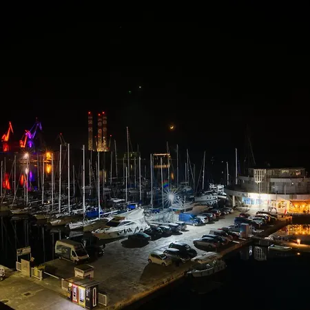 Yacht Marina * プーラ
